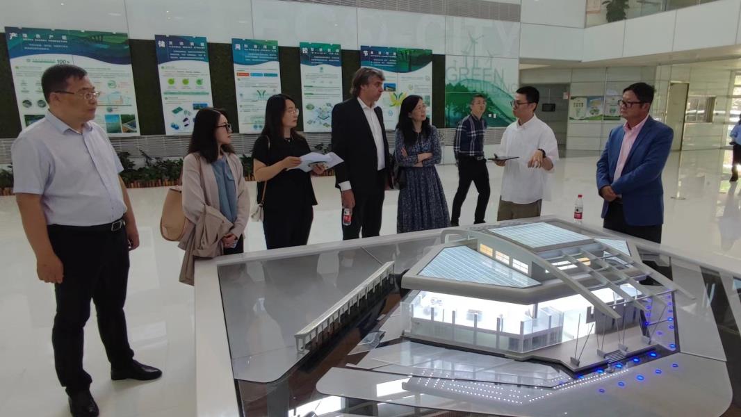 参观中新生态城.jpg